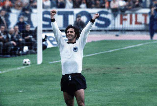 曝东契奇不想詹皇离队！湖管亲赴欧洲为他助威 巨幅海报惹怒旧主