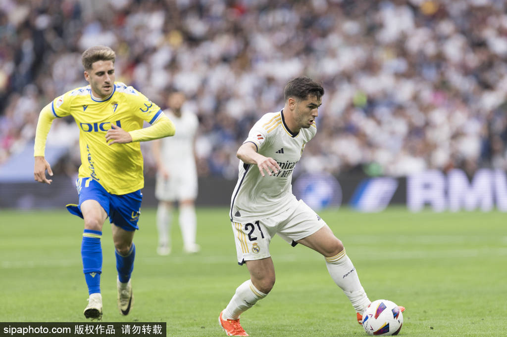 他展现了出 他展现了出